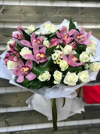 Букет цветов из: Розы и Хризантемы в Калинино