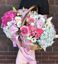 Композиция солнечный день в Калинино Цветочная композиция из Розы, Хризантемы, Пионы и Лизиантусы в корзине в Калинино