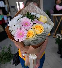 Букет цветов из:  Герберы, Розы и Хризантемы в Калинино