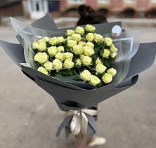 Букет Белые кустовые розы Солинеро в Калинино