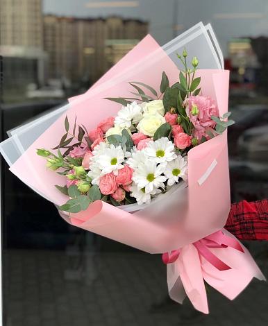 Букет цветов из: Розы, Лизиантусы и Хризантемы в Калинино